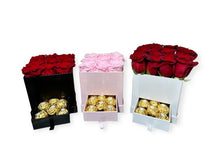 Cargar imagen en el visor de la galería, Small square box with Roses and Chocolates.
